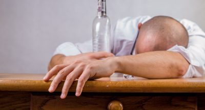 Alkohol a sen – czyli jak alkohol wpływa na nasz sen?
