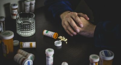 Czym przejawia się lekomania?